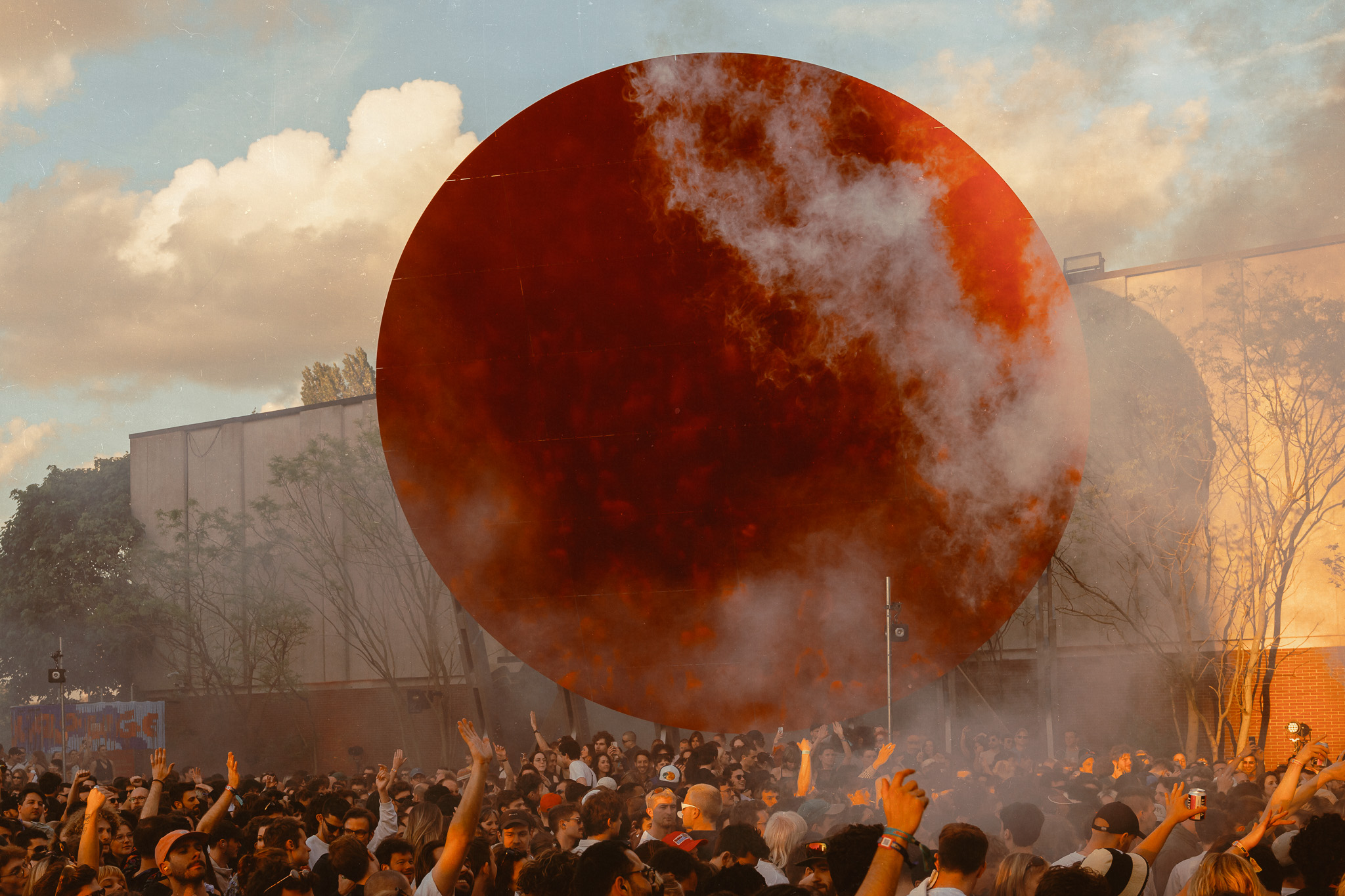Le Soleil Rouge - Picture by Ilias Teirlinck